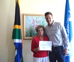 Skinstad presents Mayor with proceeds from Golf Challenge